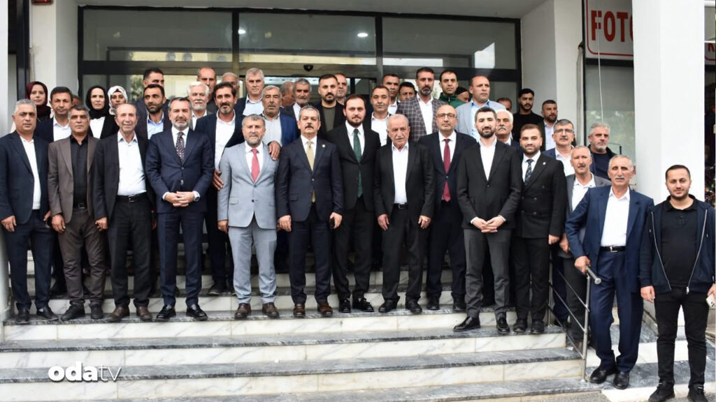 bir-bucuk-yilda-rozet-degisti-koltuk-kaldi-eym4zWsl