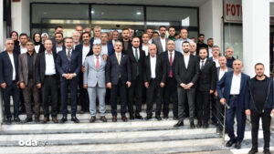 bir-bucuk-yilda-rozet-degisti-koltuk-kaldi-eym4zWsl